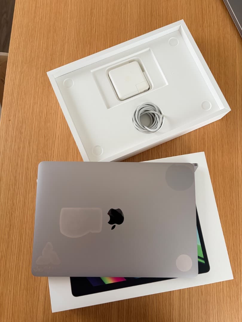 MacBook Pro 13インチ 2020 M1 16GB 1TB シール跡