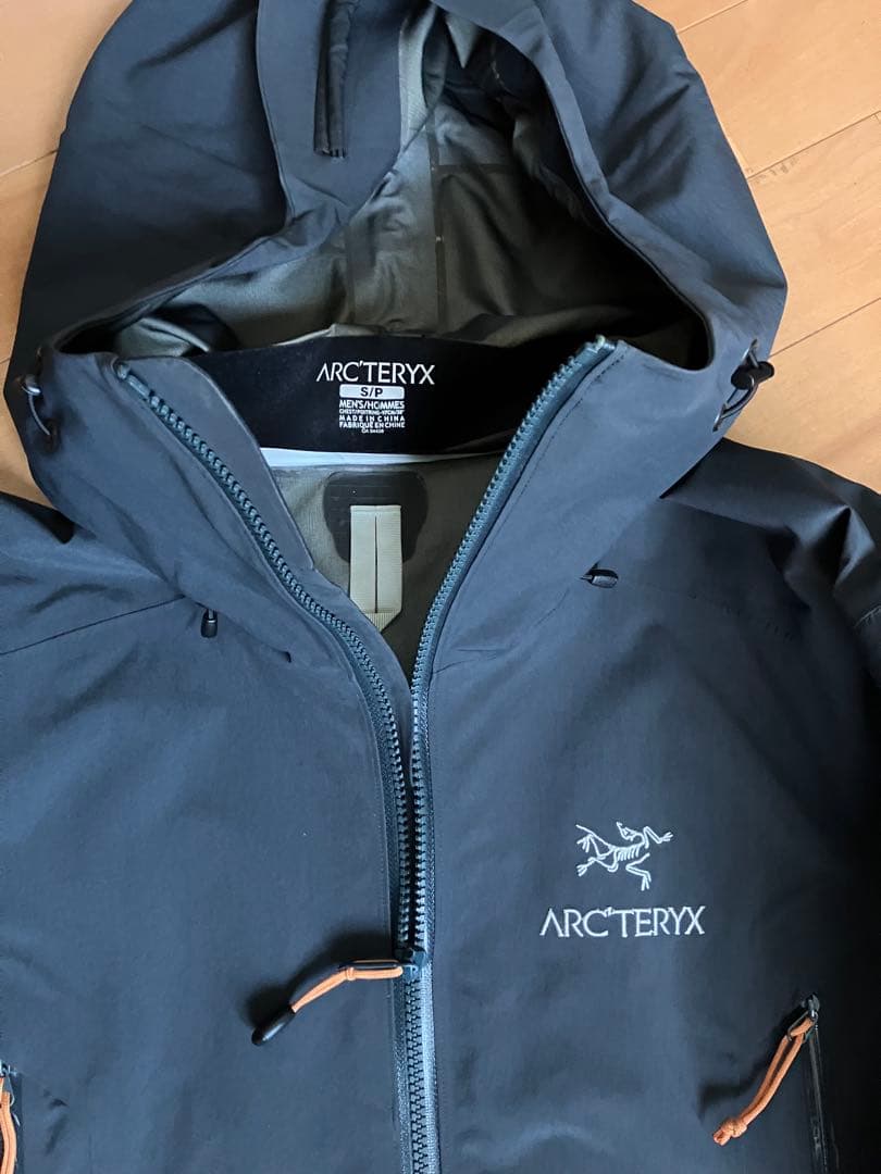 アークテリクス　シータ　SV. 剥がれあり　ARC'TERYX