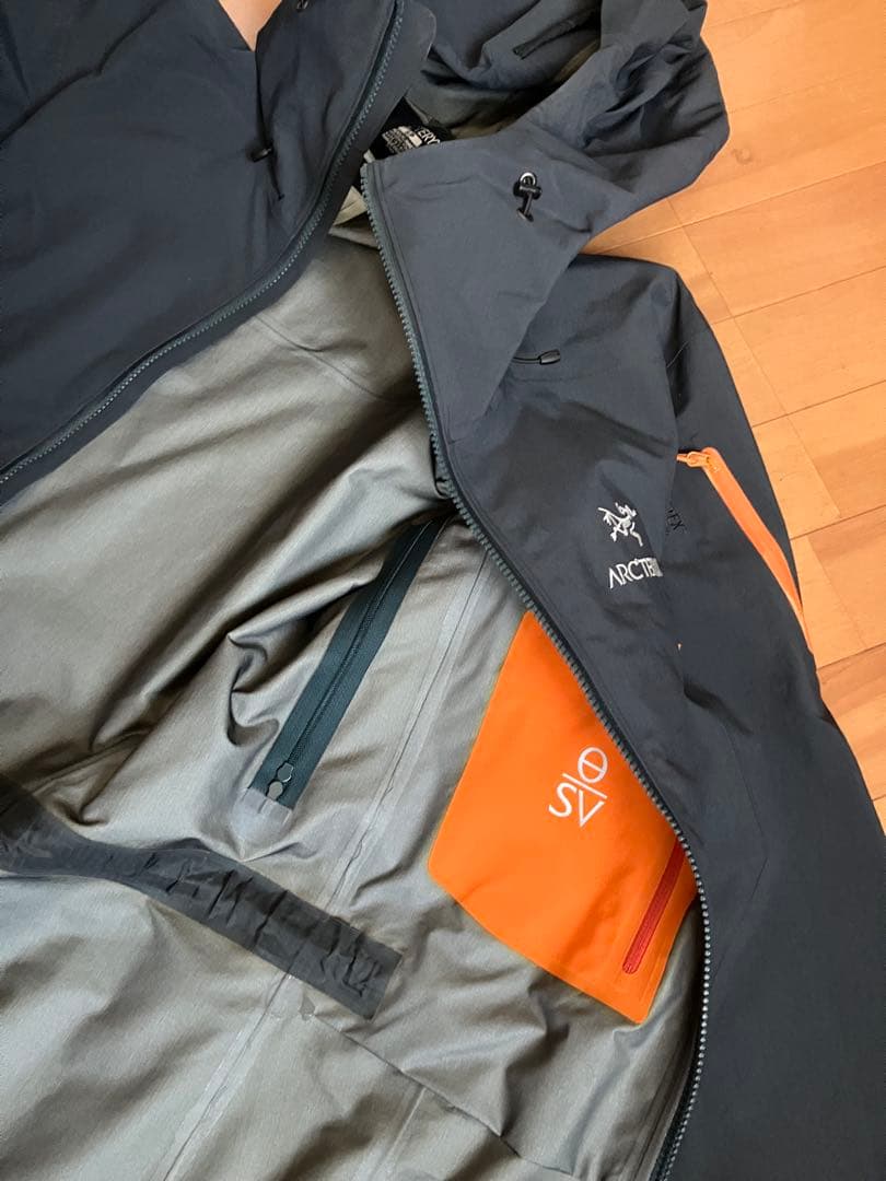 アークテリクス　シータ　SV. 剥がれあり　ARC'TERYX