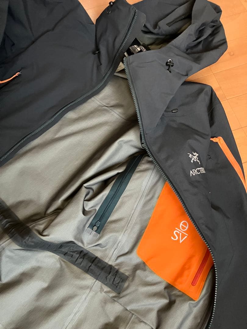 アークテリクス　シータ　SV. 剥がれあり　ARC'TERYX