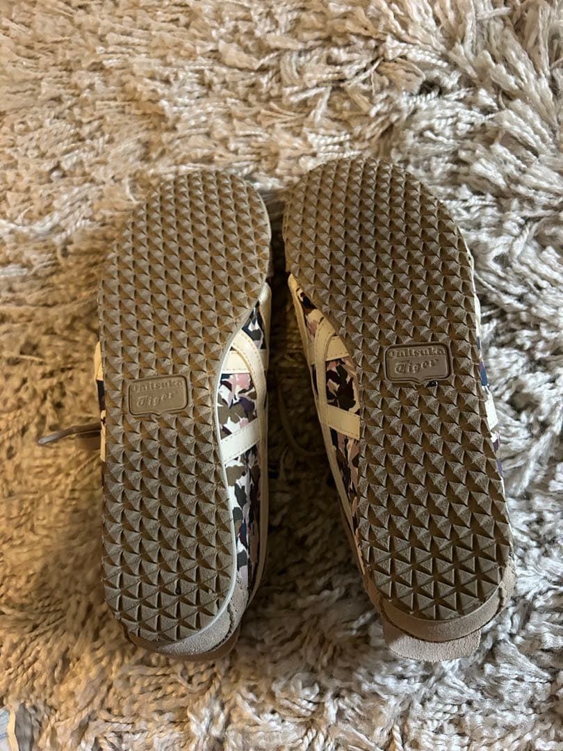 kになります　Onitsuka Tiger リバティ柄スニーカー