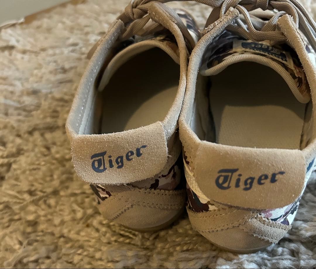 kになります　Onitsuka Tiger リバティ柄スニーカー