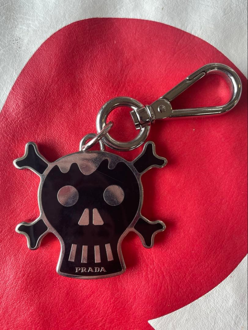 プラダ PRADA キーホルダー キーリング スカル シルバー×ブラック 激レア