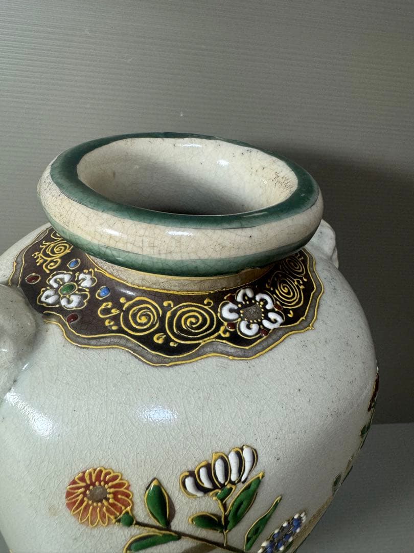 2107 明治時代 名工【寿山造】 薩摩焼 金彩色絵花蝶文 花瓶　時代物