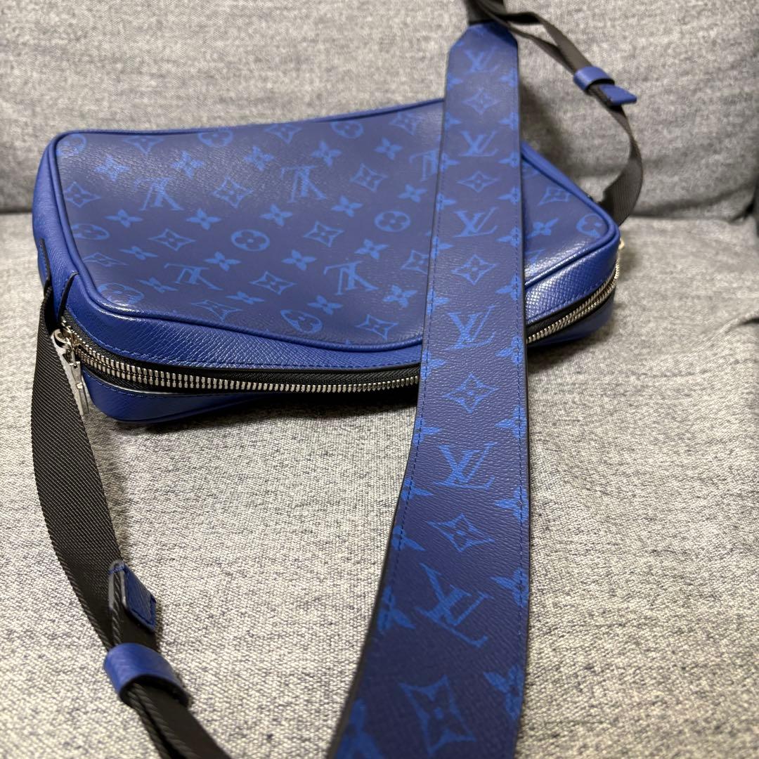 M30242 LOUIS VUITTON タイガラマ アウトドア メッセンジャー