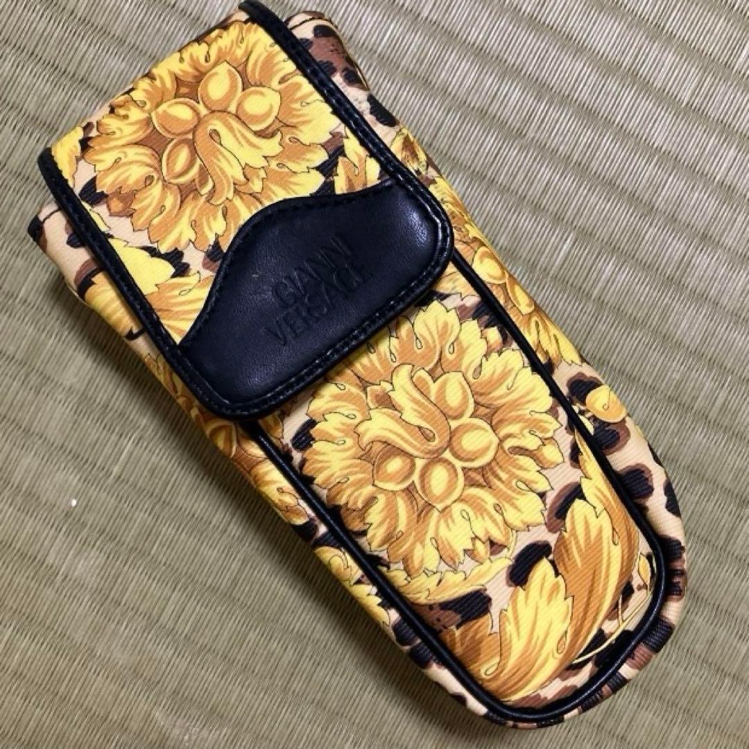 ジャンニヴェルサーチ 小物入れ 携帯入れ レオパードのチェーン携帯ケース