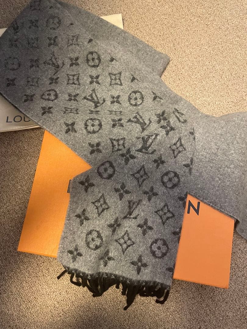 Louis Vuitton グレー マフラー モノグラム