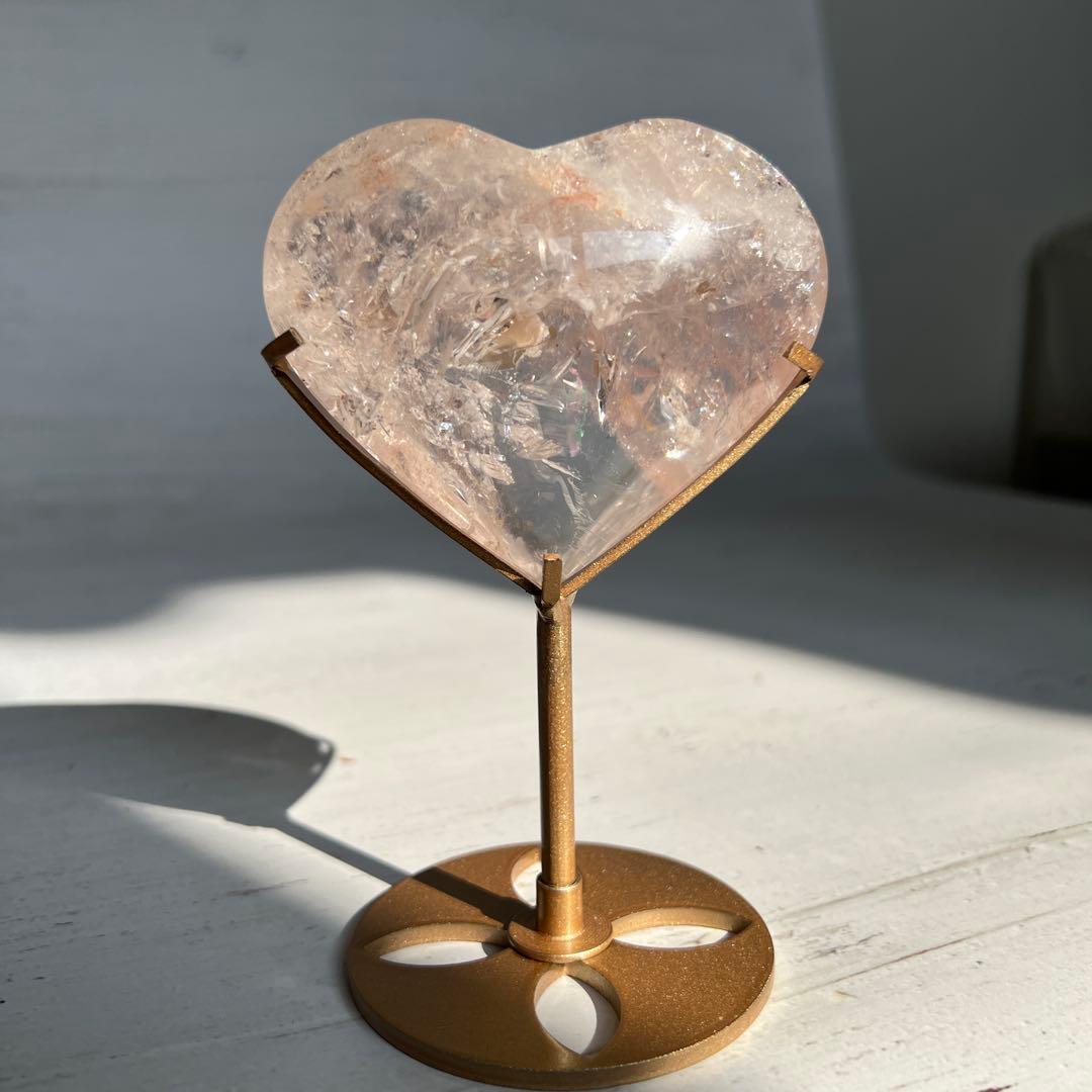 天然石　ピンクアクォーツ　ぷっくりハート　台座付き