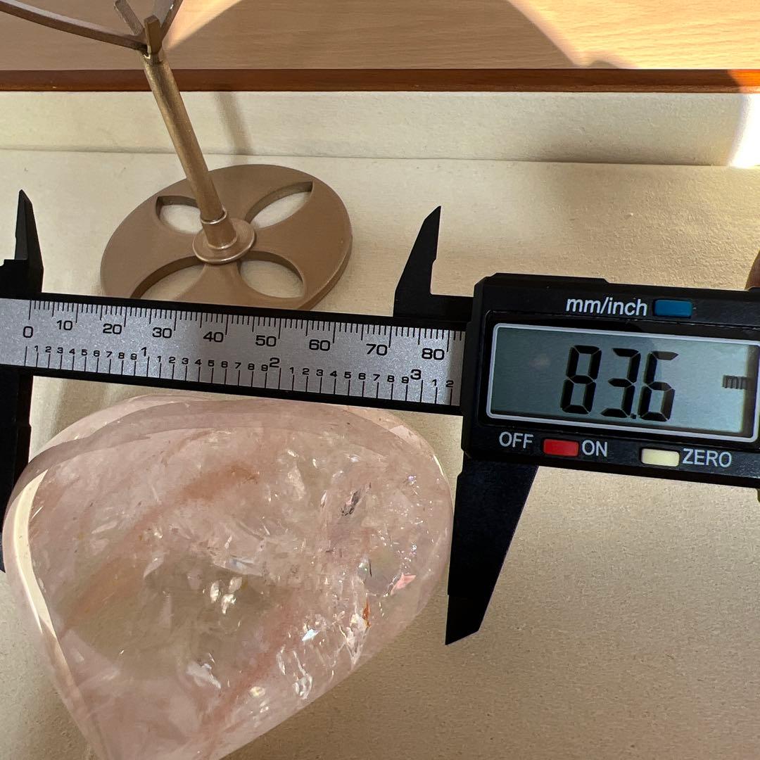 天然石　ピンクアクォーツ　ぷっくりハート　台座付き