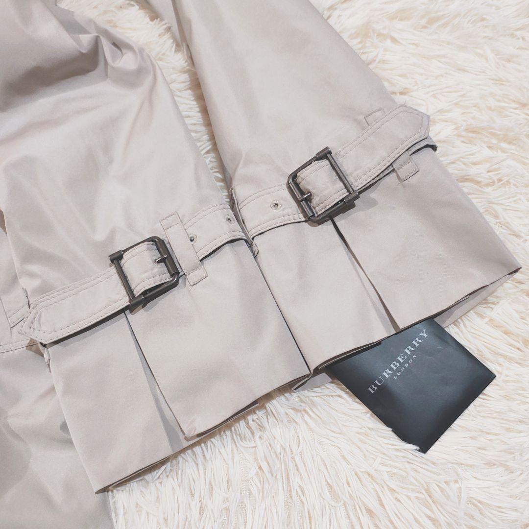 タグ付き バーバリーロンドン 裾フレア プリーツ トレンチコート 裏地チェック