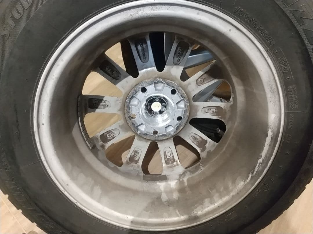 引取限定 195/65R15 スタッドレスタイヤ&ホイール４本