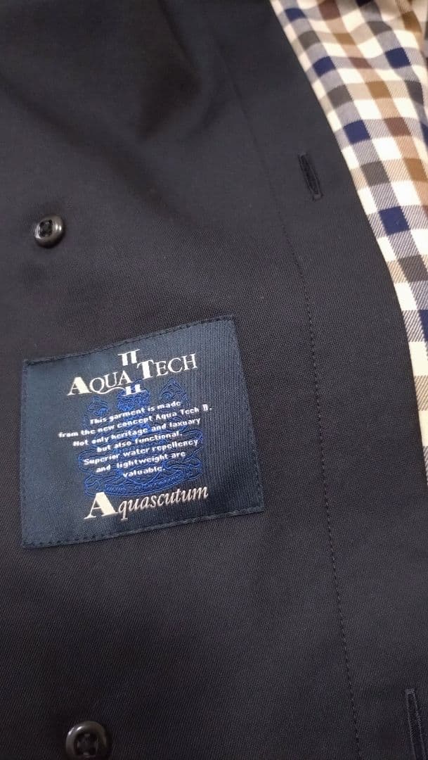 アクアスキュータム　ネイビー トレンチコート チェック裏地