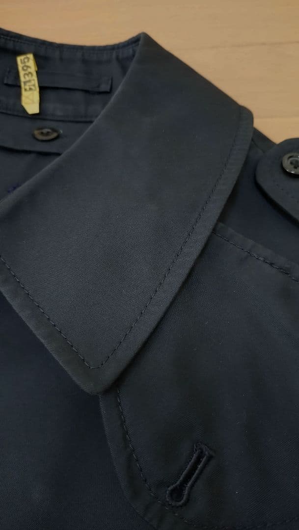 アクアスキュータム　ネイビー トレンチコート チェック裏地