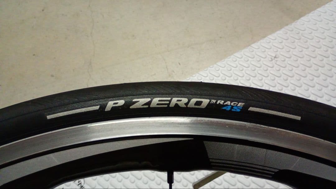 wh-rs81-c35 P ZERO RACE 4S 26ｃシマノ11s