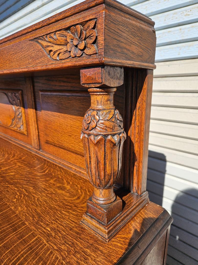 英国アンティーク オーク材のサイドボード バルボス装飾 バフェ 飾り棚 食器棚