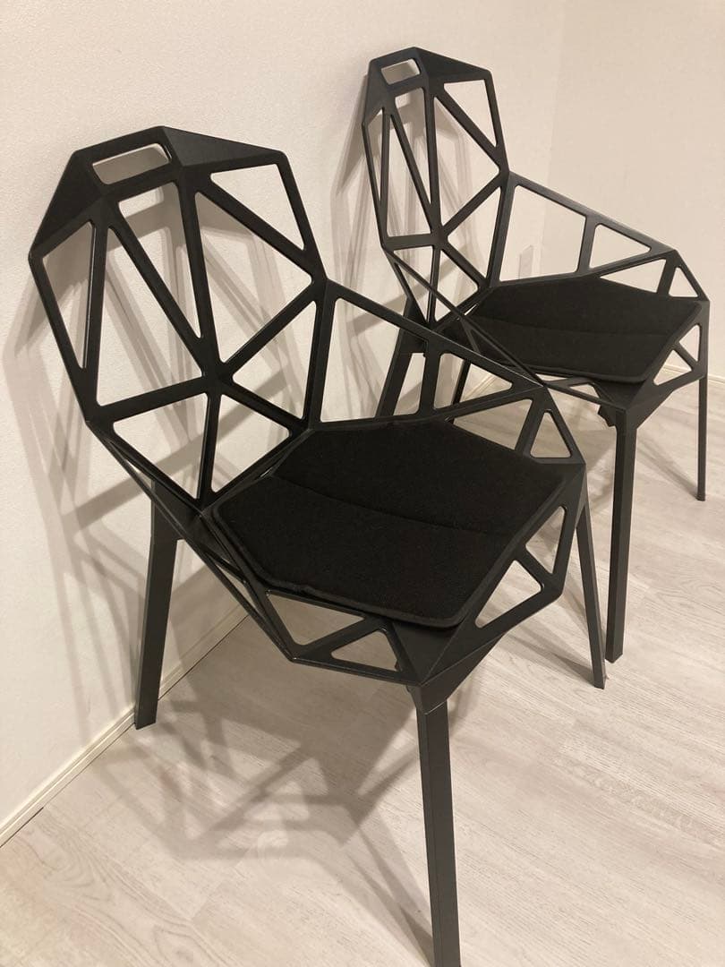 ①幾何学デザイン ブラックチェア1脚(専用クッション付き)