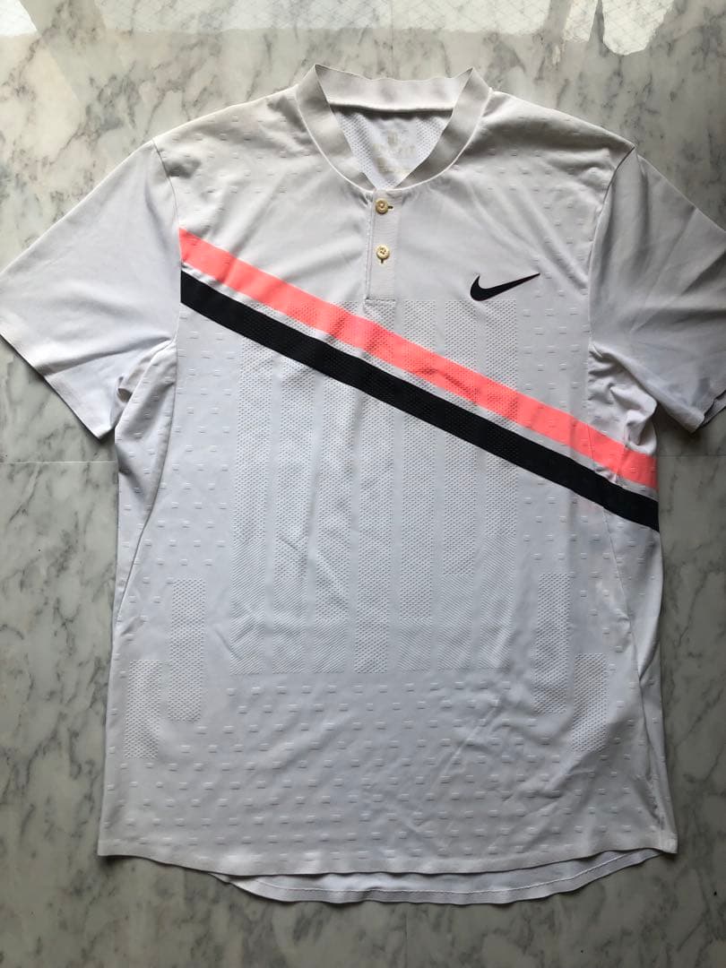 【美品】ナイキ　フェデラーモデル　テニスウェア　Tシャツ　Mサイズ　nike