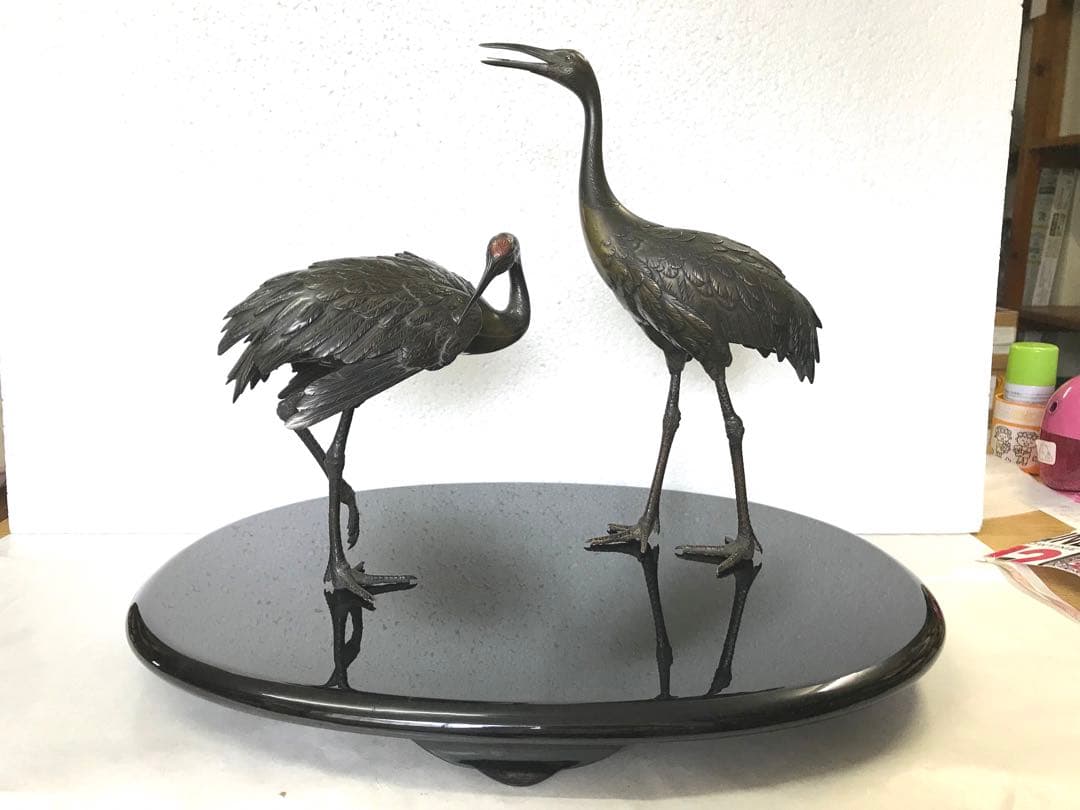 銅製:夫婦鶴置物(小判台付)秀尚作(注:説明文)