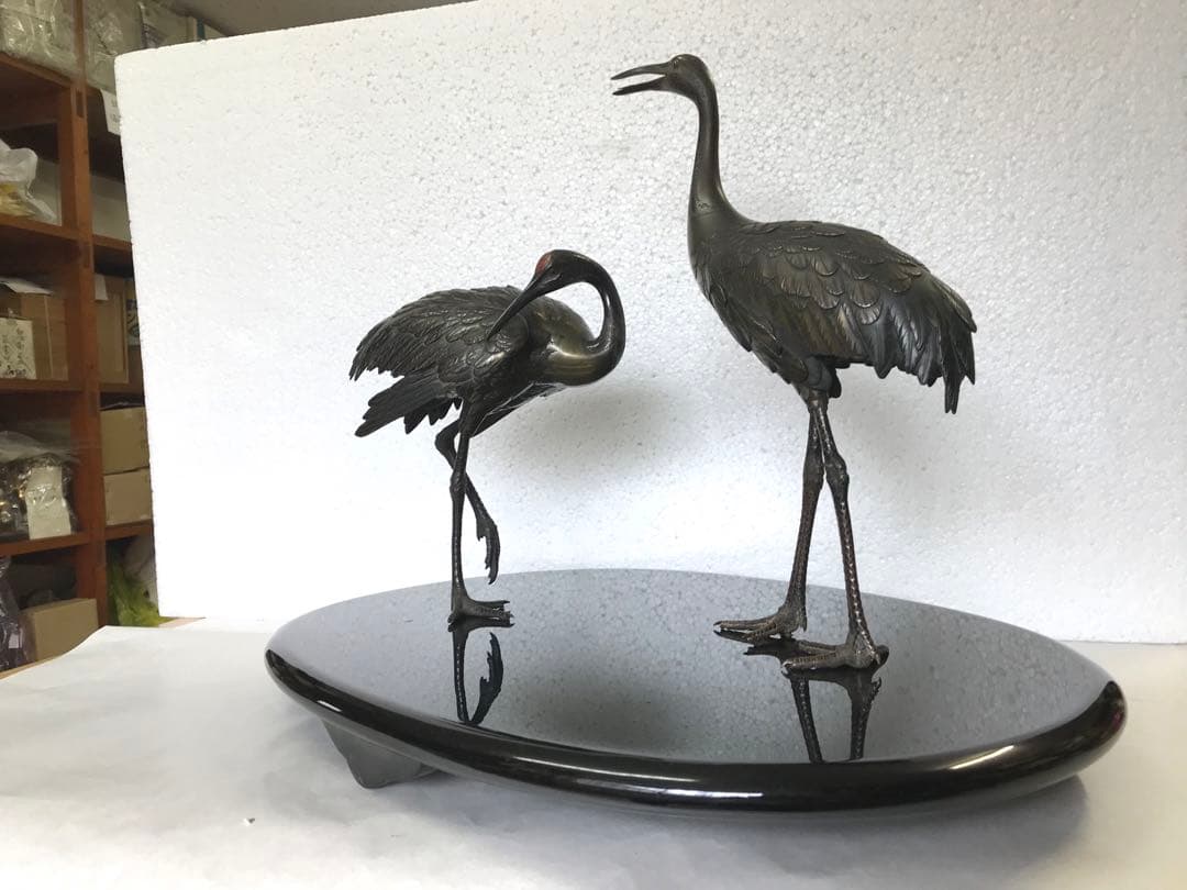 銅製:夫婦鶴置物(小判台付)秀尚作(注:説明文)