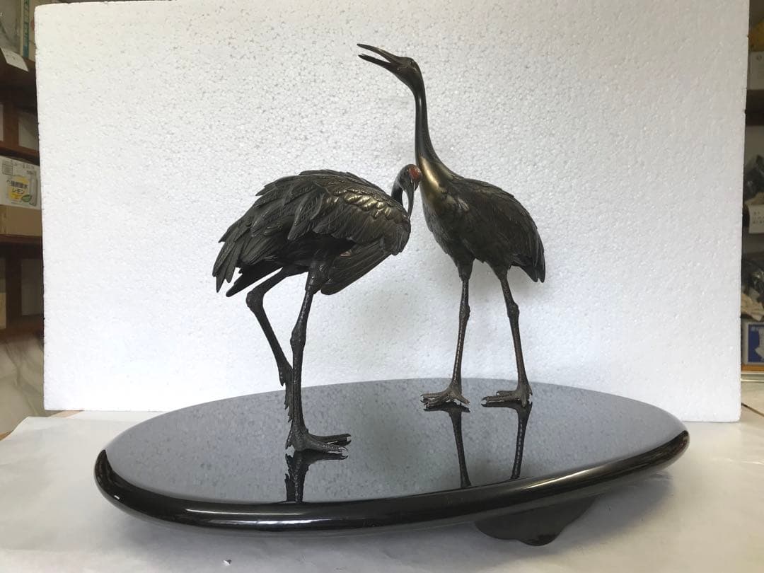 銅製:夫婦鶴置物(小判台付)秀尚作(注:説明文)