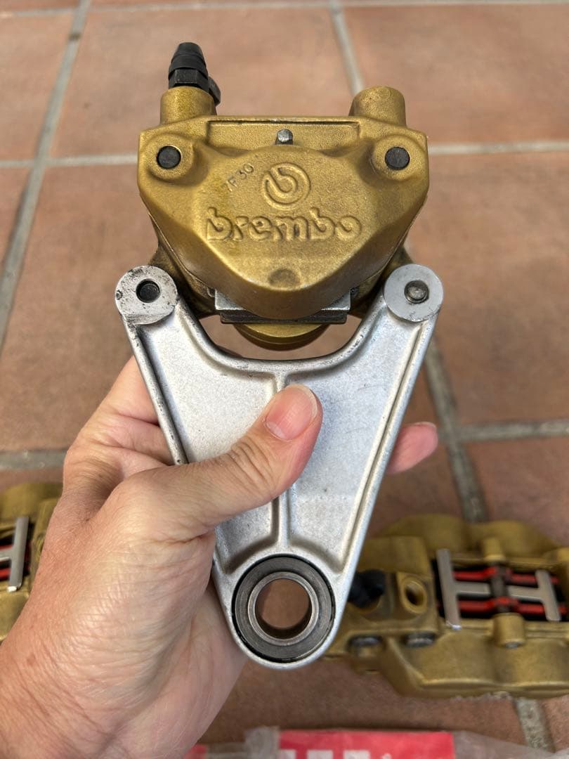 Brembo ブレーキキャリパー 3個セット ゴールド