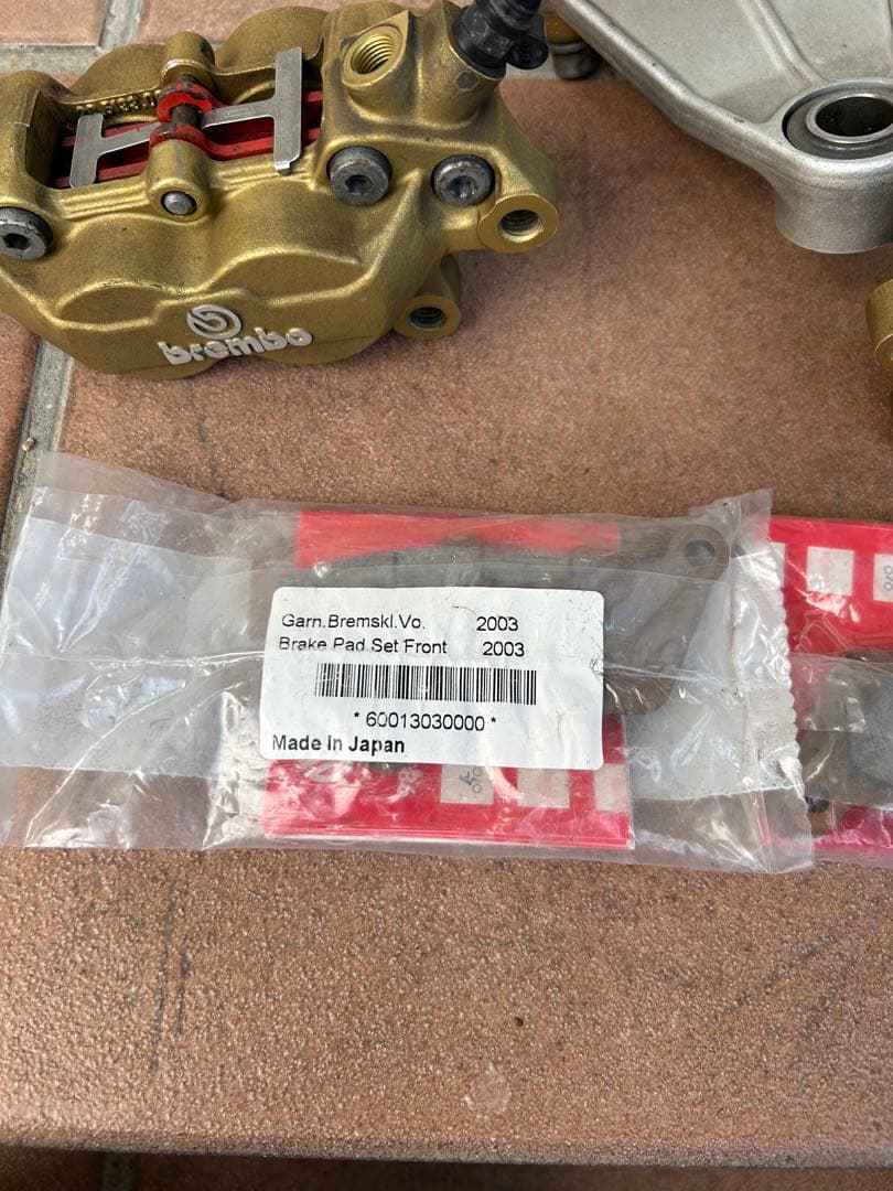 Brembo ブレーキキャリパー 3個セット ゴールド