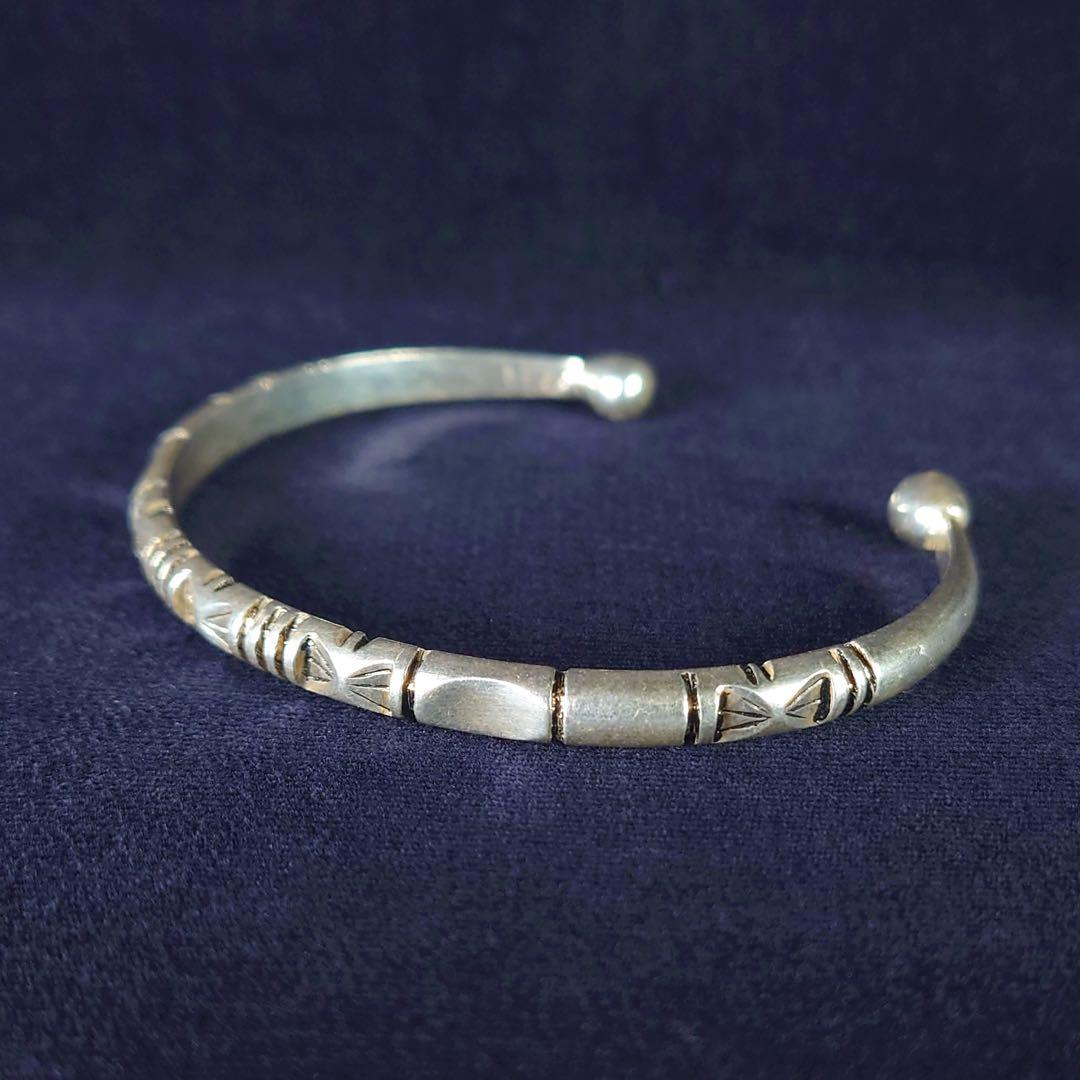 【モロッコ直輸入】トゥアレグ族 高純度シルバーバングル