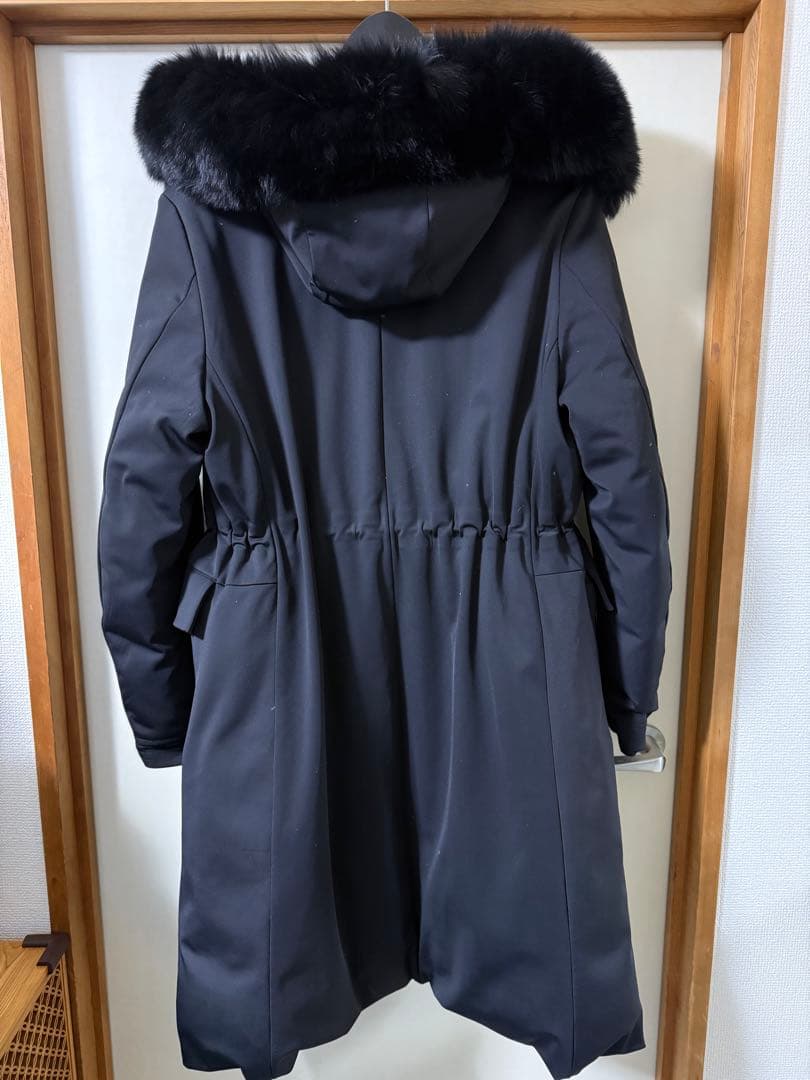 ファー付きブラックロングダウンジャケット