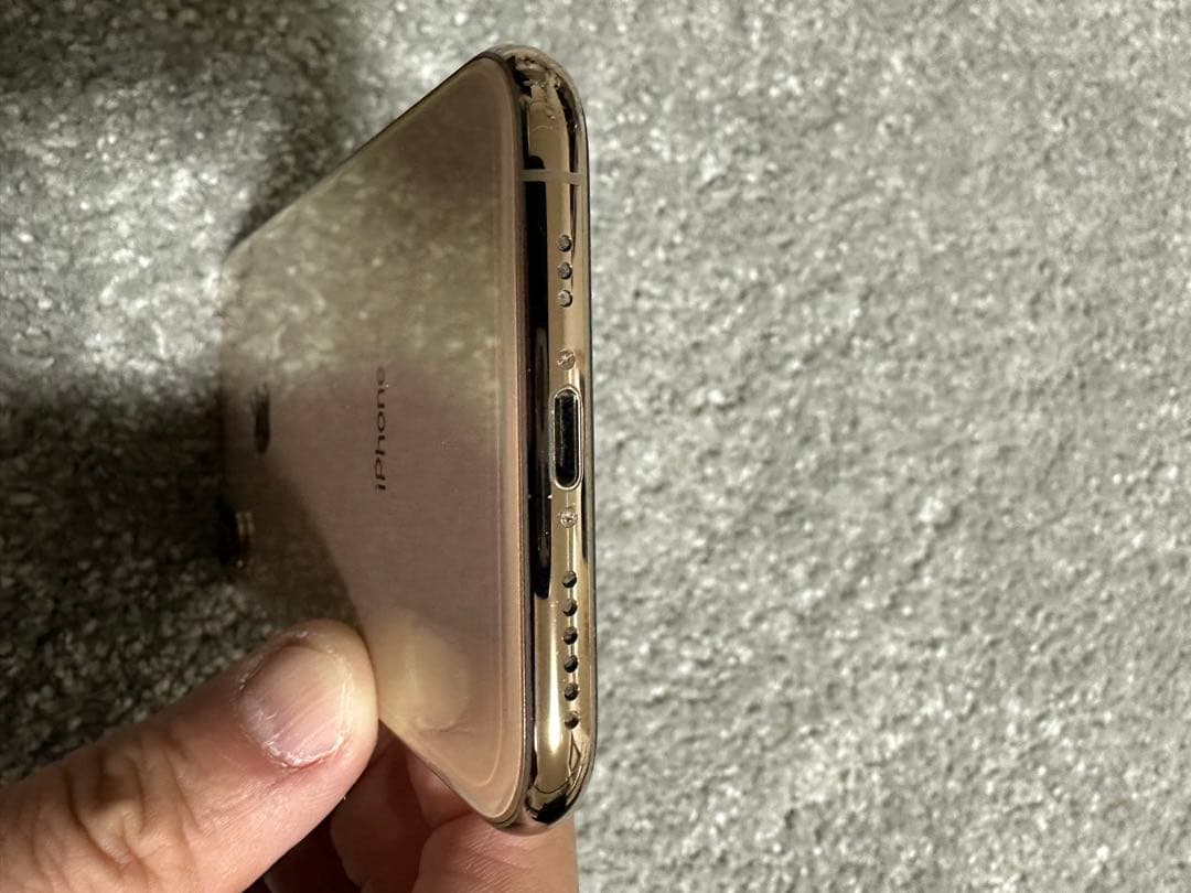 美品　iPhone Xsゴールド