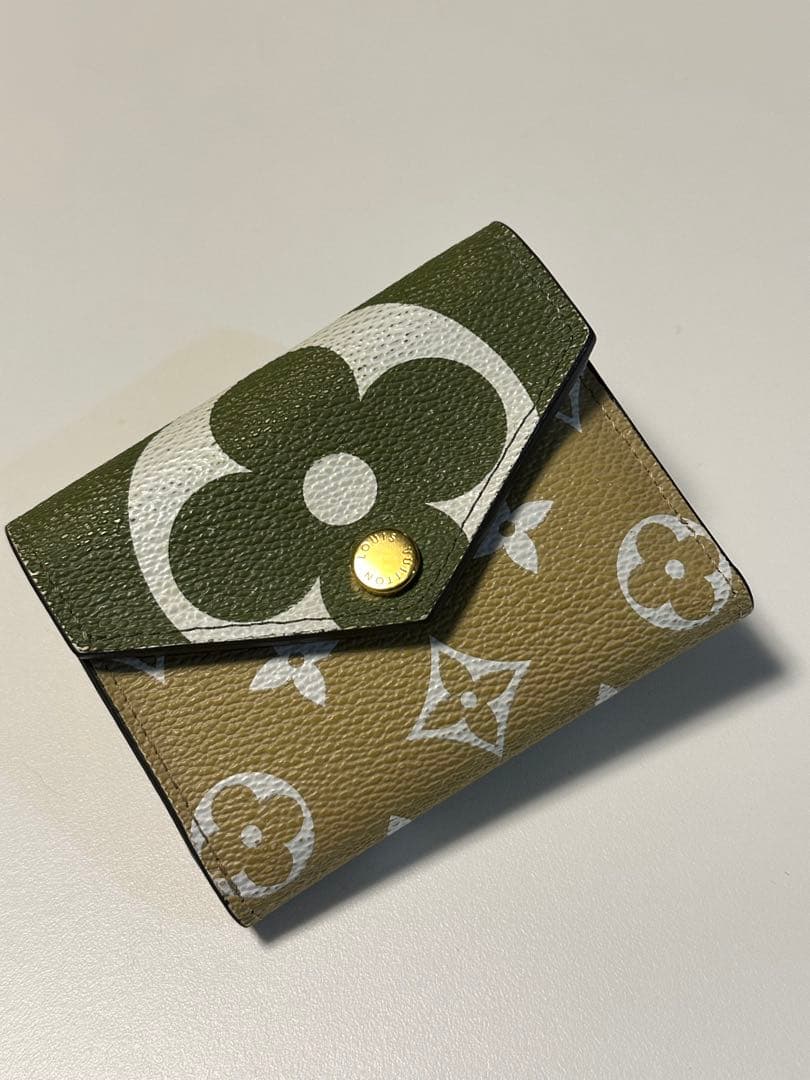 ルイヴィトン　三つ折り財布 ポルトフォイユ・ゾエ ジャイアント・モノグラム