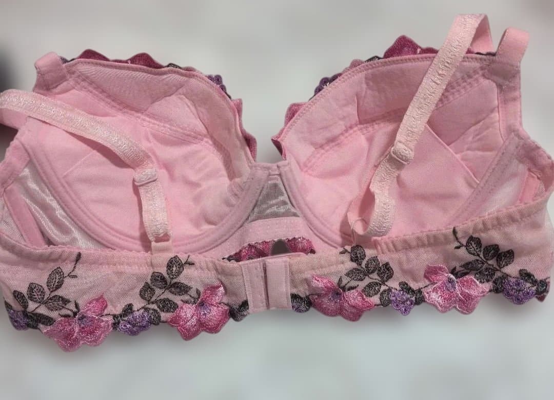 サルート　ピンク 花柄　ブラC85TバックLガーターベルトM3セット　色移りあり