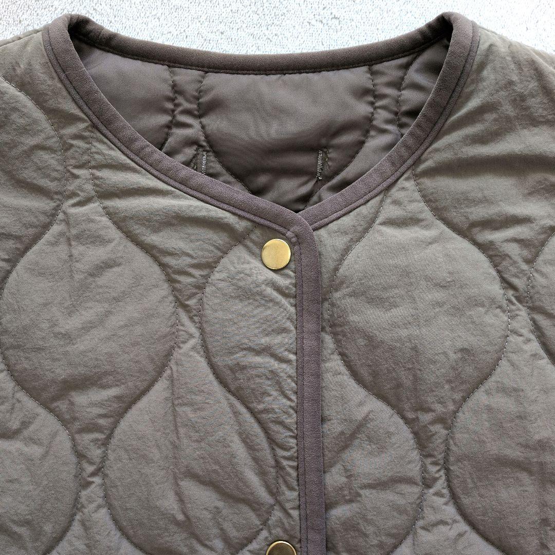 美品 SHIPS シップス ノーカラーキルティングコート カーキ