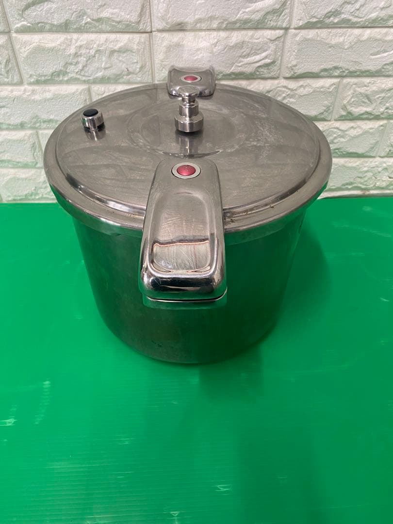 ワンダーシェフの業務用両手圧力鍋