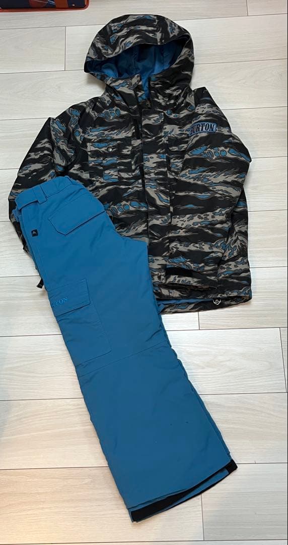 Burton 子供用カモフラージュ柄スノーボードウェアセット