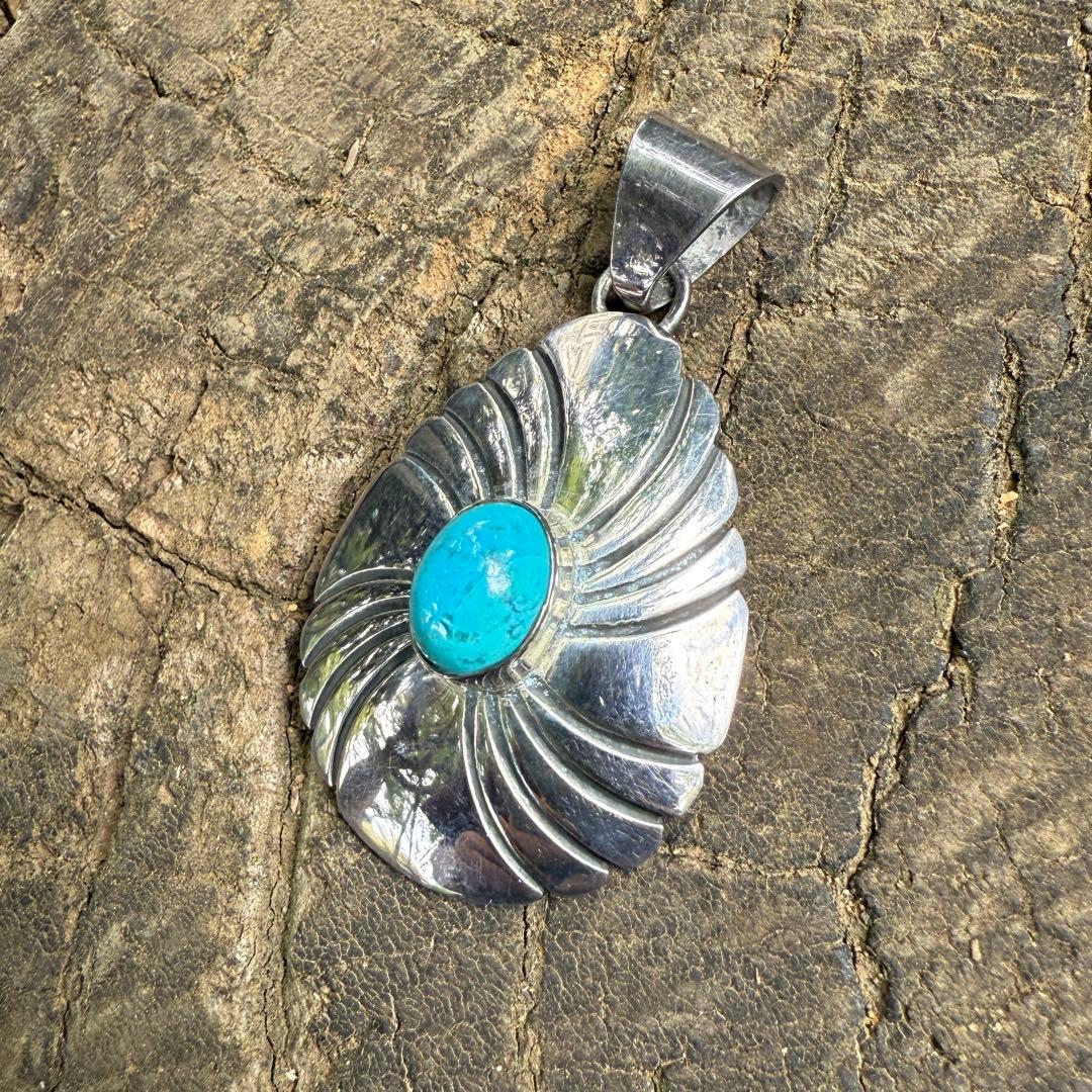 ヴィンテージ ナバホ族 サンバースト　ターコイズ ペンダントトップ