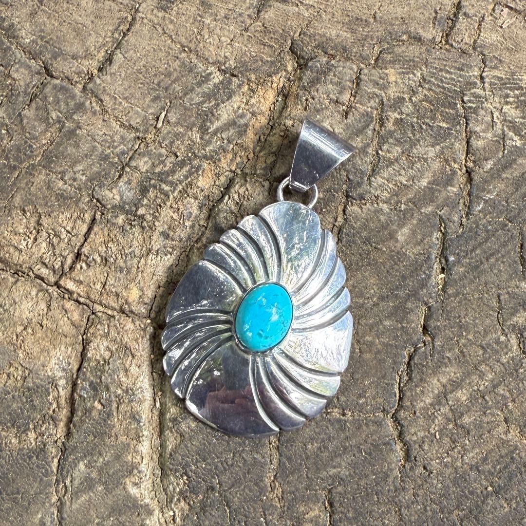 ヴィンテージ ナバホ族 サンバースト　ターコイズ ペンダントトップ