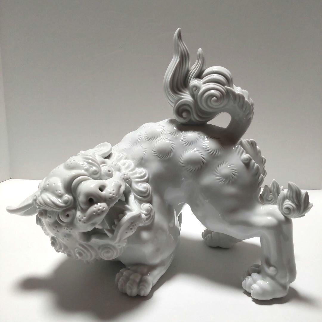 美品希少 酒井田柿右衛門 作 渦角福印 白磁獅子置物 床置 オブジェ
