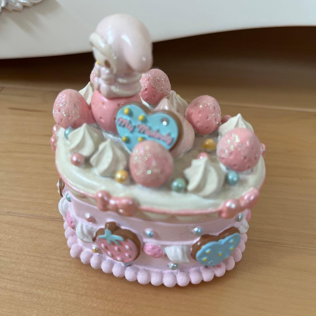 ピンクのケーキ型置物 マスコット付き