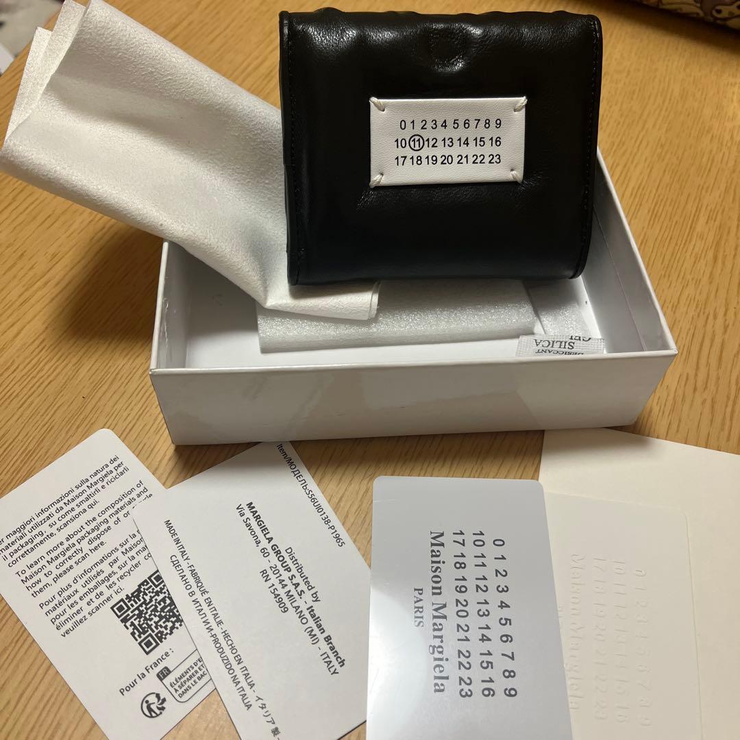 黒レザー三つ折り財布