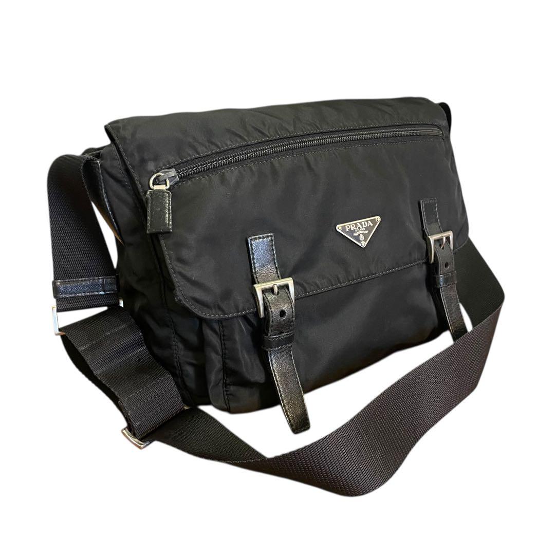 PRADA ブラック メッセンジャーバッグ ナイロン 三角ロゴ