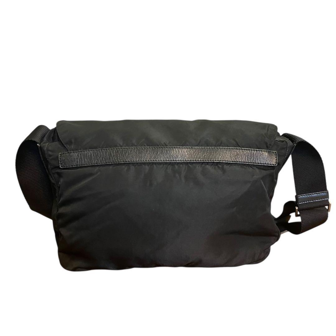 PRADA ブラック メッセンジャーバッグ ナイロン 三角ロゴ