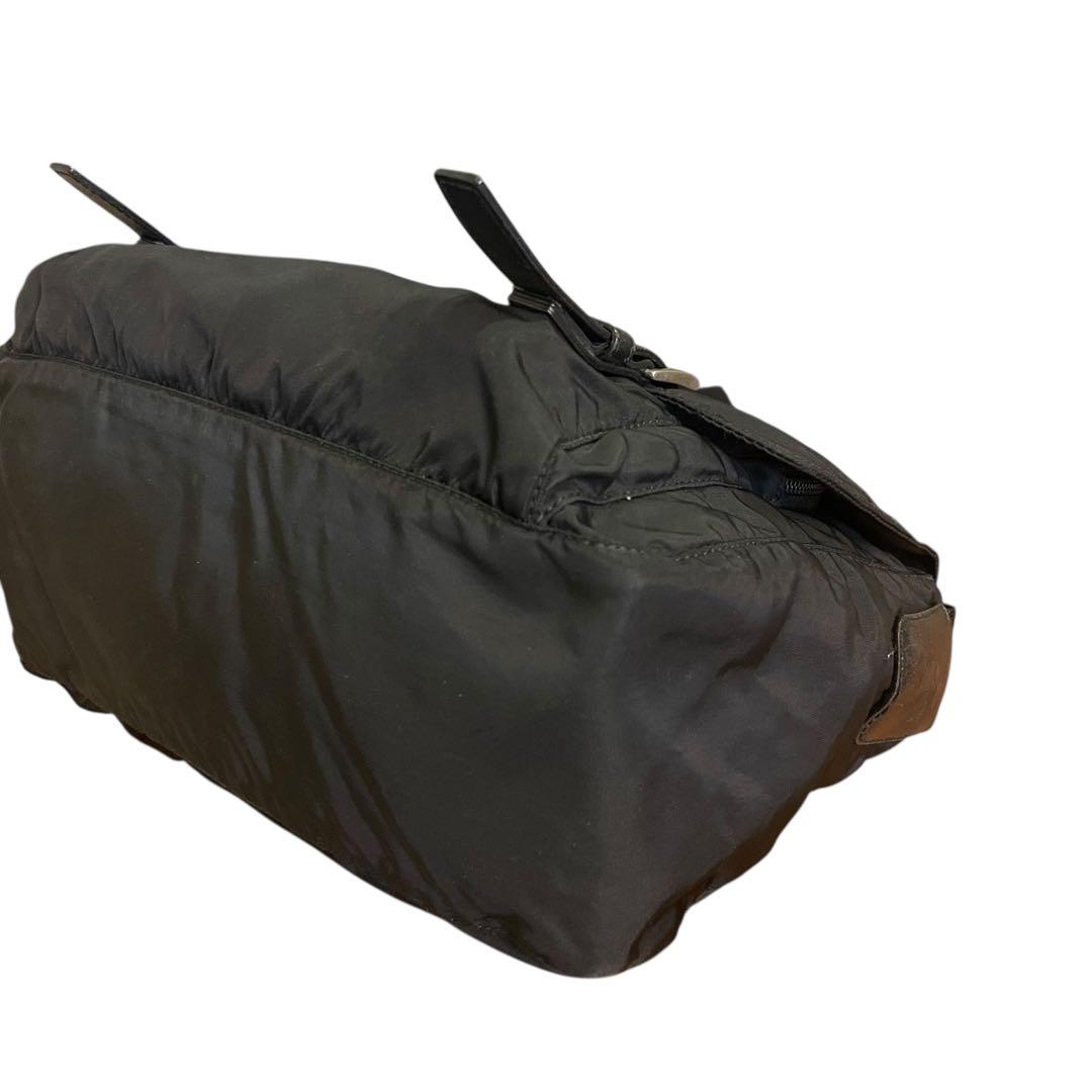 PRADA ブラック メッセンジャーバッグ ナイロン 三角ロゴ