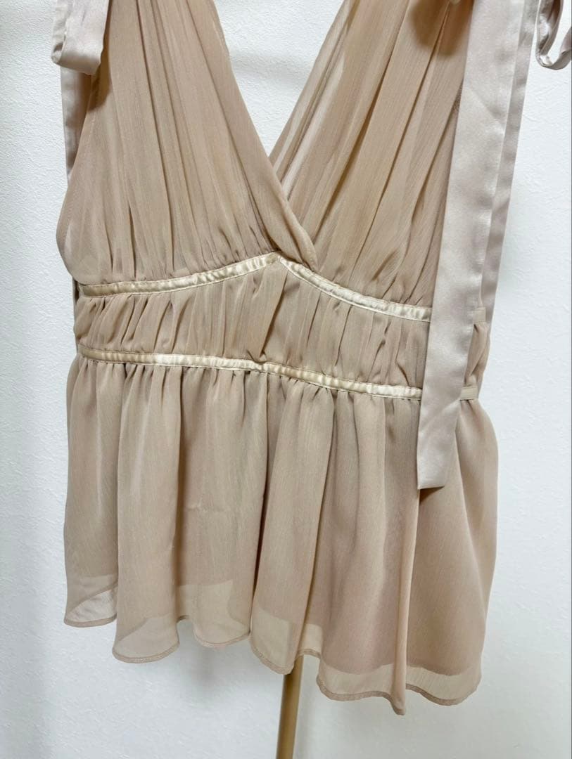 ショルダーリボンシフォンブラウス　ベージュ　ポローラ　poloura