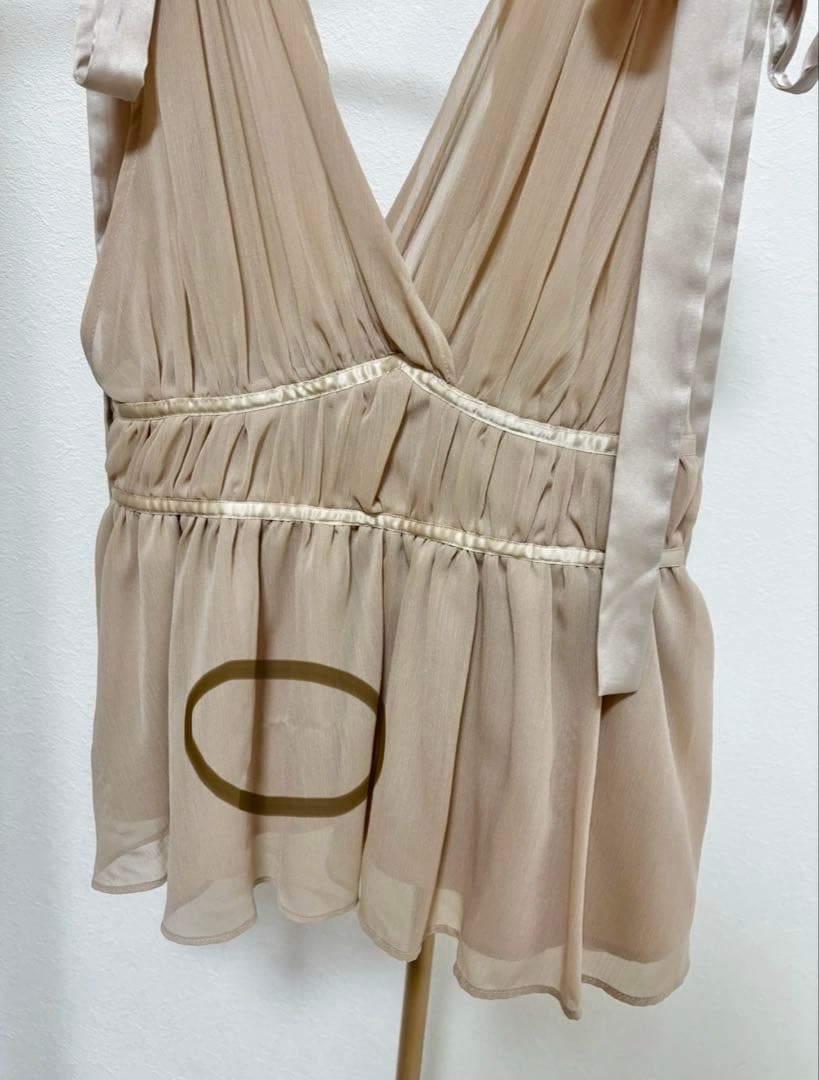 ショルダーリボンシフォンブラウス　ベージュ　ポローラ　poloura