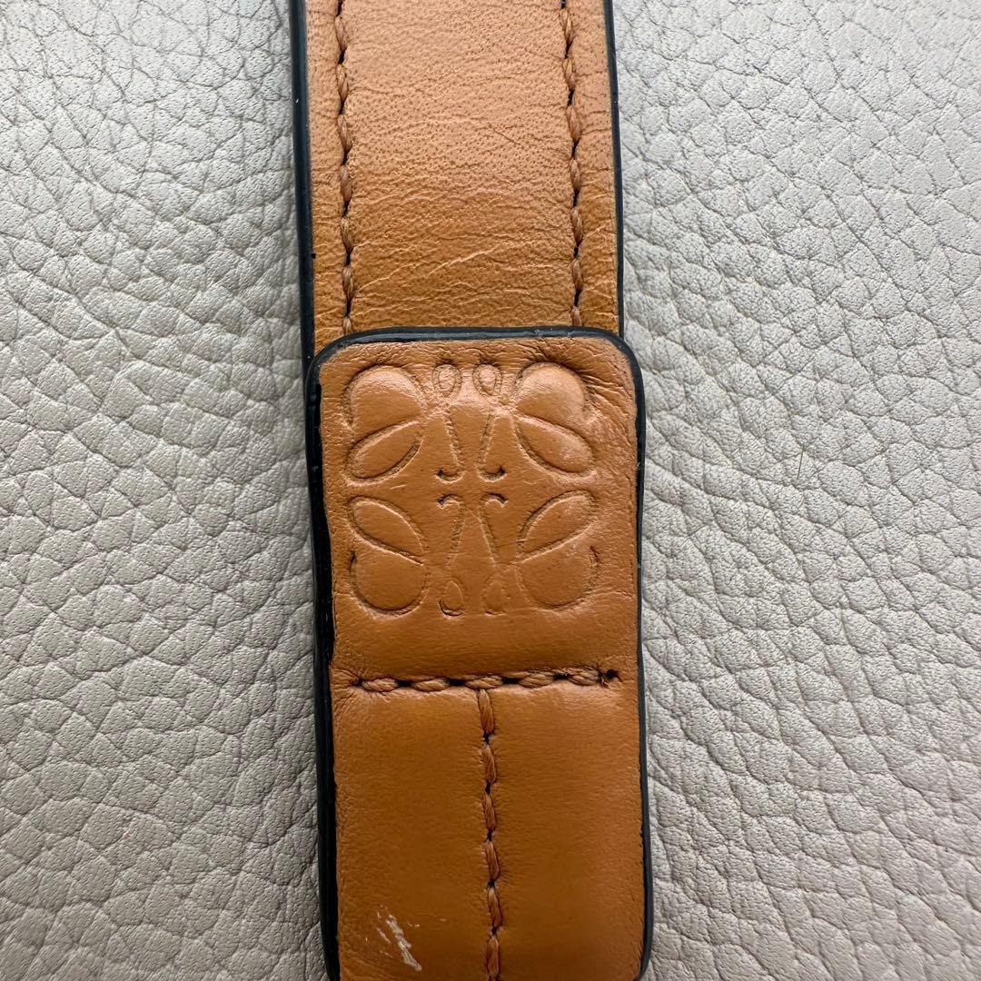 ✨美品✨ロエベ　２つ折り財布　アナグラム　バーティカルウォレット　レザー