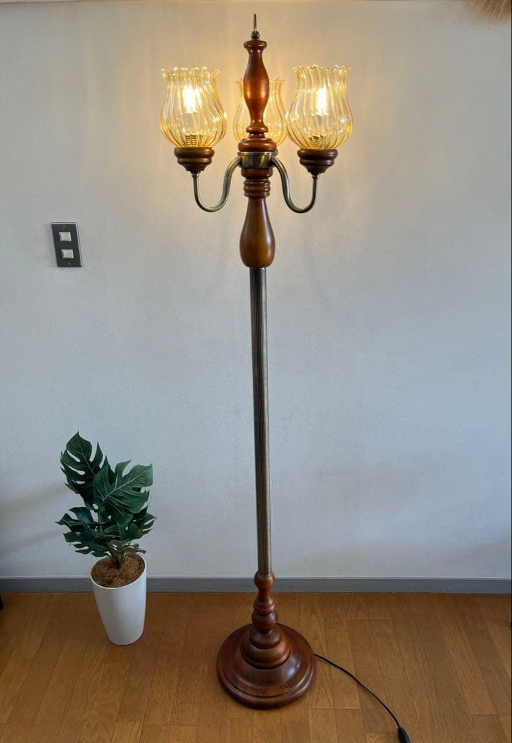 アンティーク調　フロアランプ　アンバーガラス　クラシックモダン　スタンドライト