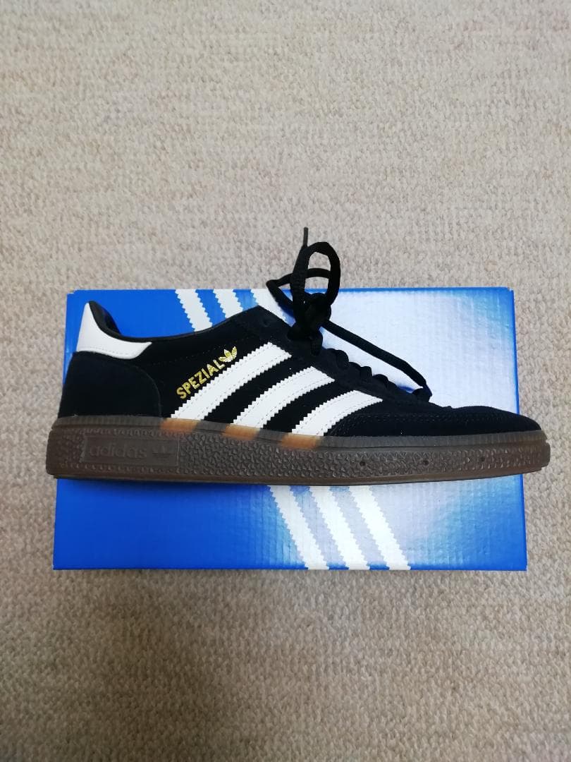 adidas　HANDBALL SPEZIAL 23cm