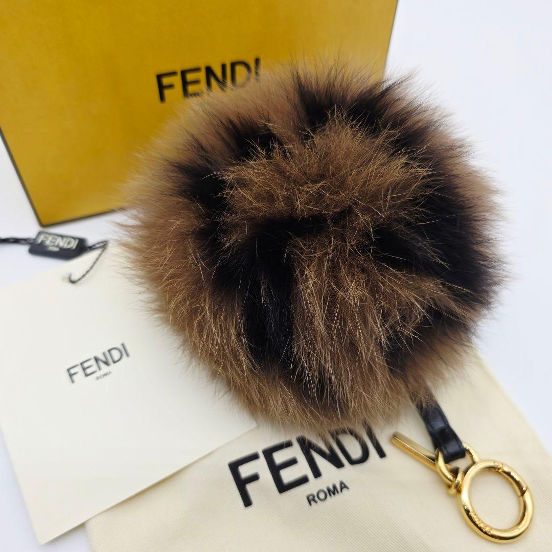 ✨未使用級 美品✨FENDI ポンポンチャーム FFロゴ ファー キーリング