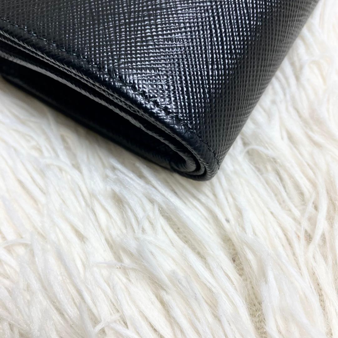 【未使用級】 プラダ 現行 折財布 サフィアーノ メタルロゴ IC内蔵