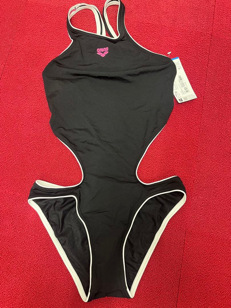 アリーナ水着　モノキニタイプ　サイズO 試着品　新品タグ付き